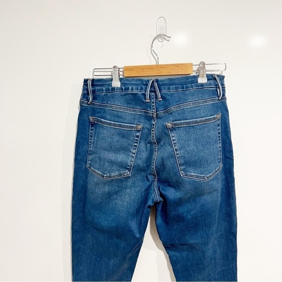 Good American Good Legs Fray Hem Jeans in BLUE 319 - Picture 9 of 15